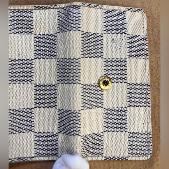 Louis Vuitton Damier Azur Key Holder - Picture 16 of 17